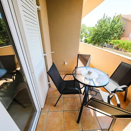 Apartment Andri 4