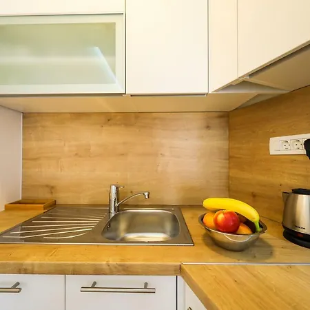 Andri 4 Apartment *