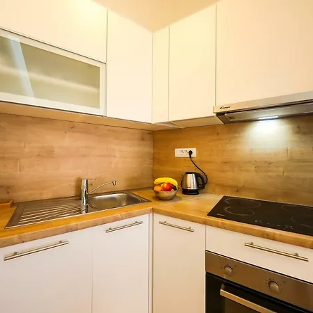 Andri 4 Apartment